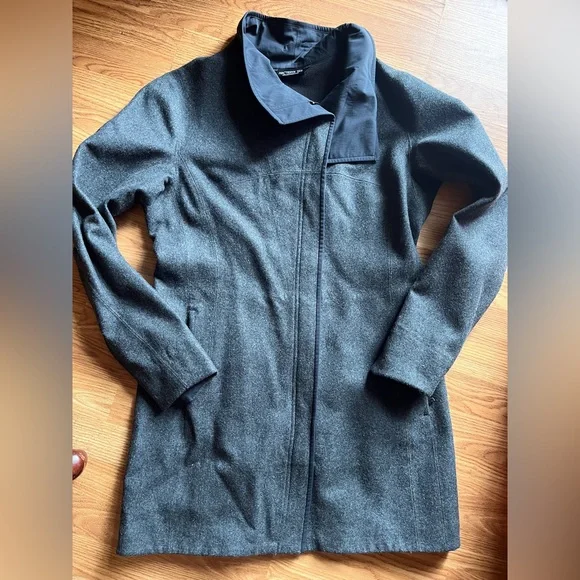 Arc'teryx Gray Women's Jacket - Picture 3 of 5